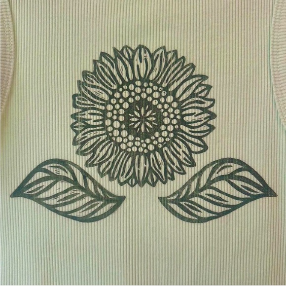 Handprinted Wild Fable Green Graphic Crop Tank Top - Picture 3 of 5